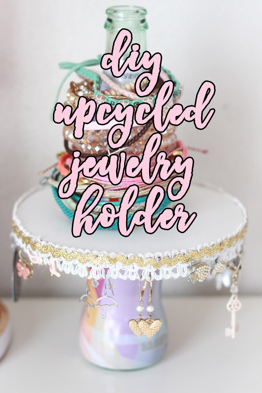 DIY upcycled jewelry holder // stephanieorefice.net